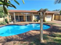 3 Bedroom 2 Bathroom House for Sale for sale in Athlone Park