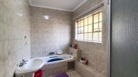 Bathroom 1 - 14 square meters of property in Boksburg North