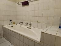 Bathroom 1 of property in Arboretum