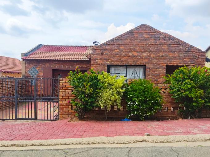 3 Bedroom House for Sale For Sale in Klipfontein View - MR632306