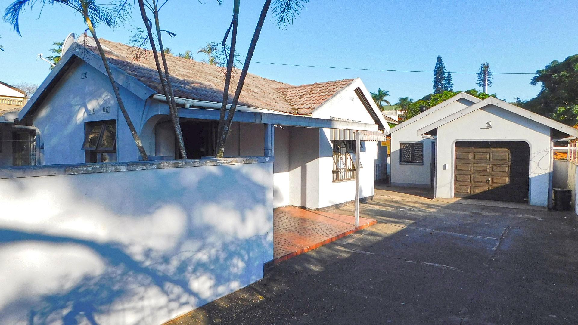 Front View of property in Montclair (Dbn)