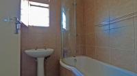 Bathroom 1 - 6 square meters of property in Thatchfield Hills Estate