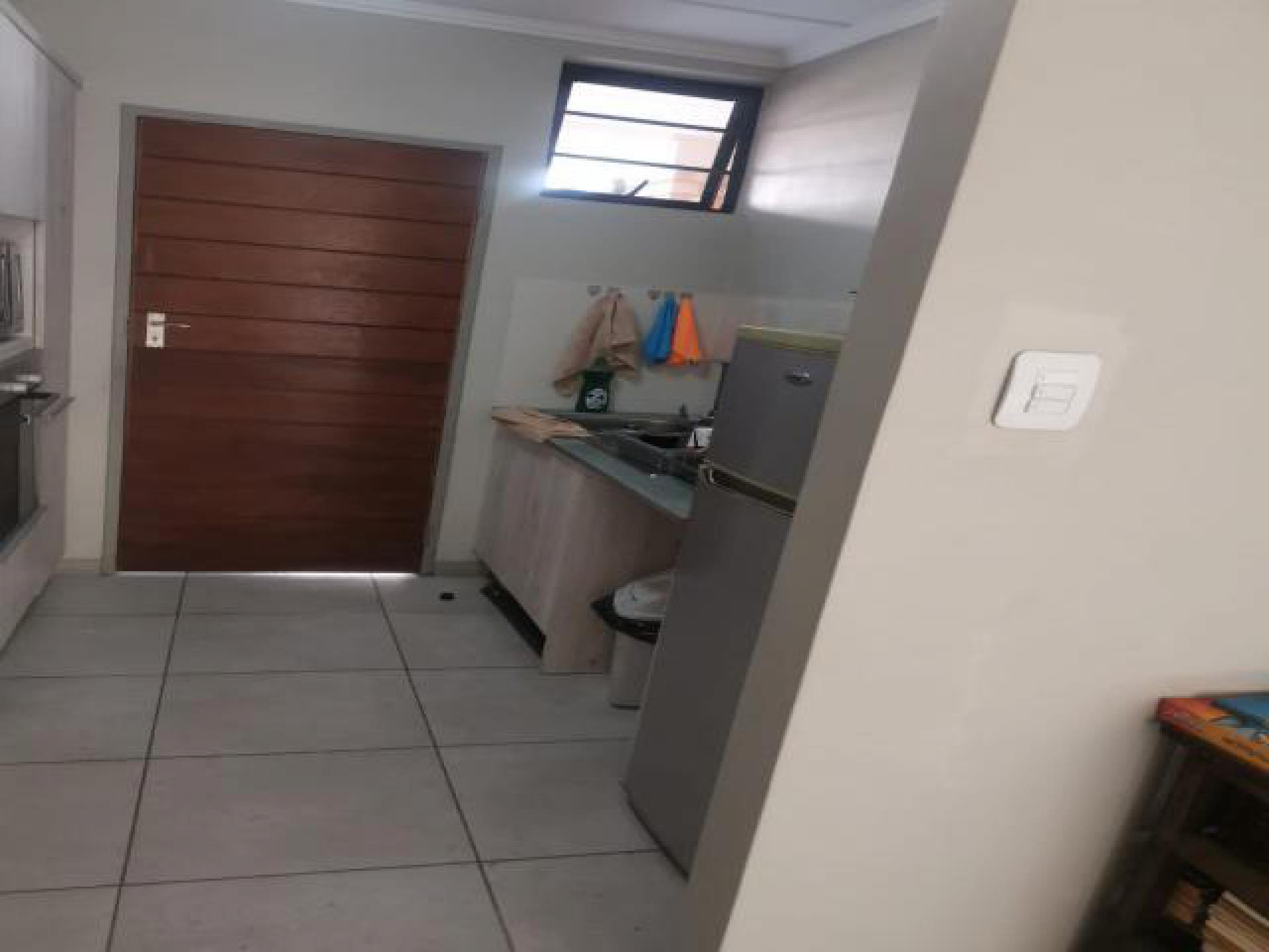 Kitchen of property in Rooihuiskraal North