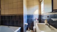 Main Bathroom - 5 square meters of property in Kookrus