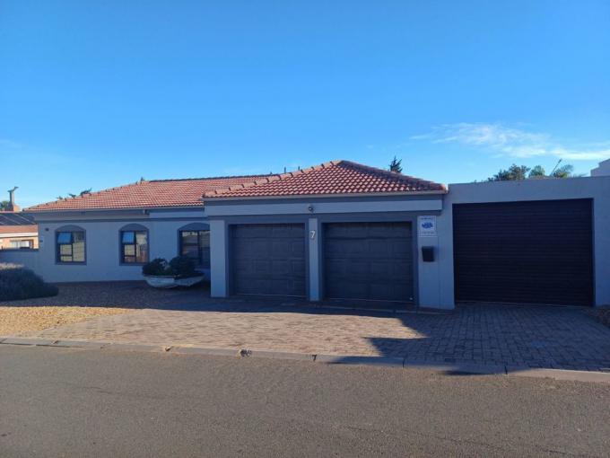 3 Bedroom House for Sale For Sale in Vredenburg - MR632753