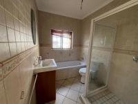 Bathroom 1 of property in Sharonlea