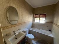 Bathroom 1 of property in Sharonlea