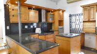 Kitchen - 33 square meters of property in Dawncrest