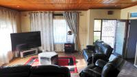 Lounges - 58 square meters of property in Silverglen