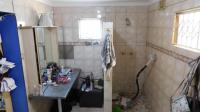 Main Bathroom - 8 square meters of property in Silverglen