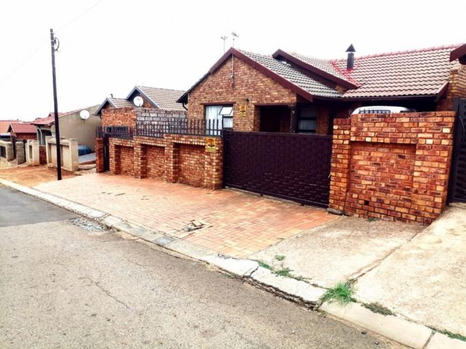 3 Bedroom House for Sale For Sale in Ratanda-JHB - MR633236