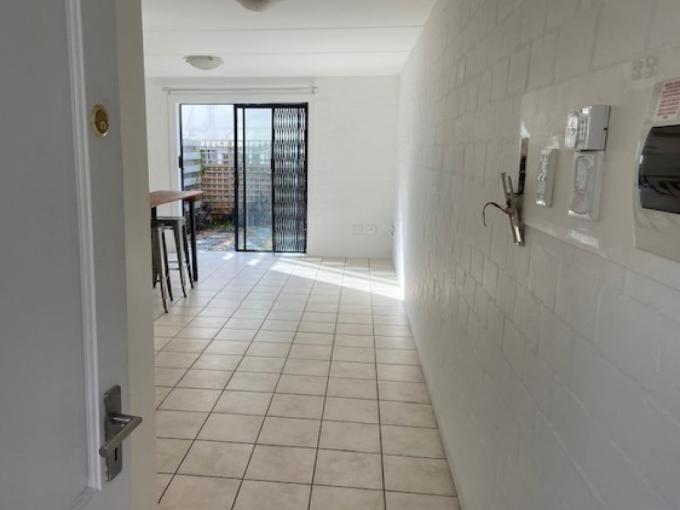 1 Bedroom Apartment to Rent in Wynberg - CPT - Property to rent - MR633256