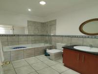 Bathroom 1 of property in Sandown