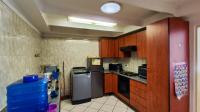 Kitchen - 9 square meters of property in Vaalpark