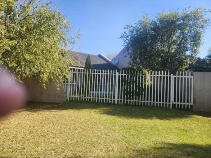 2 Bedroom Sectional Title for Sale For Sale in Meyerton - MR633369