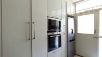 Kitchen - 11 square meters of property in Benmore Gardens