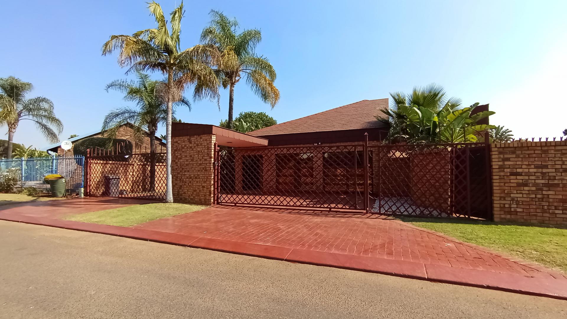 Front View of property in The Orchards