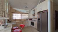 Kitchen - 21 square meters of property in The Orchards