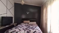 Bed Room 1 - 18 square meters of property in The Orchards