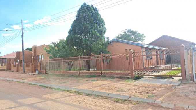 2 Bedroom House for Sale For Sale in Soshanguve - MR633695