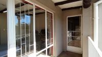 Balcony - 4 square meters of property in Faerie Glen