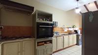 Kitchen - 17 square meters of property in Faerie Glen