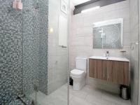 Main Bathroom of property in Atholl Gardens