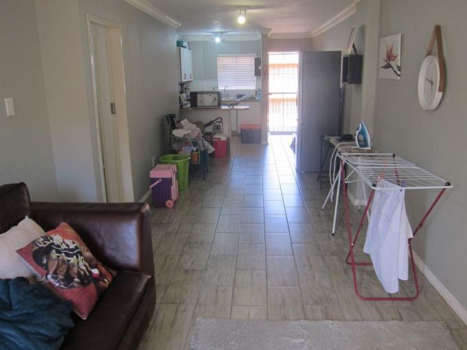 1 Bedroom Sectional Title to Rent in Die Hoewes - Property to rent - MR633724