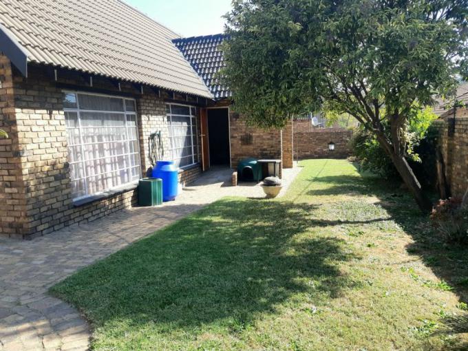 2 Bedroom Simplex for Sale For Sale in Middelburg - MP - MR633885