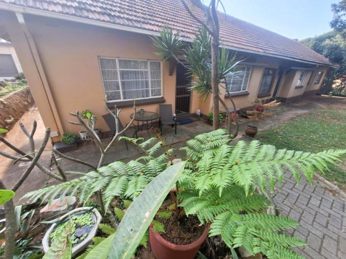 2 Bedroom Simplex for Sale For Sale in Uvongo - MR633948