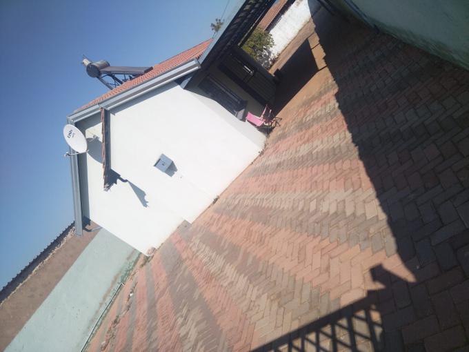 2 Bedroom House for Sale For Sale in Soshanguve East - MR633970