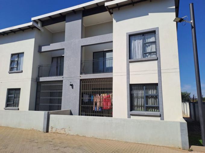 2 Bedroom Apartment for Sale For Sale in Witpoortjie - MR634137