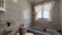 Bathroom 1 - 5 square meters of property in Glenmarais (Glen Marais)