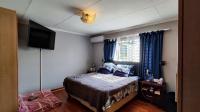 Main Bedroom - 21 square meters of property in Glenmarais (Glen Marais)