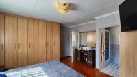 Main Bedroom - 21 square meters of property in Glenmarais (Glen Marais)