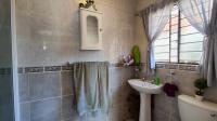 Main Bathroom - 4 square meters of property in Glenmarais (Glen Marais)