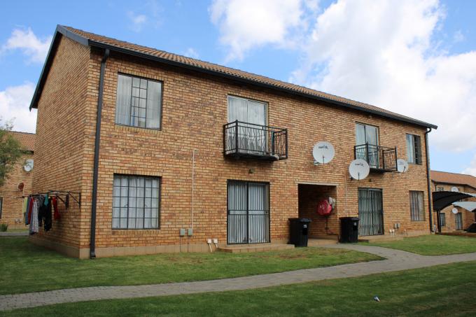 2 Bedroom Sectional Title for Sale For Sale in Weltevreden Park - MR634408