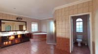 Main Bathroom - 39 square meters of property in Malanshof