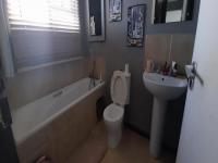 Main Bathroom of property in Beacon Bay