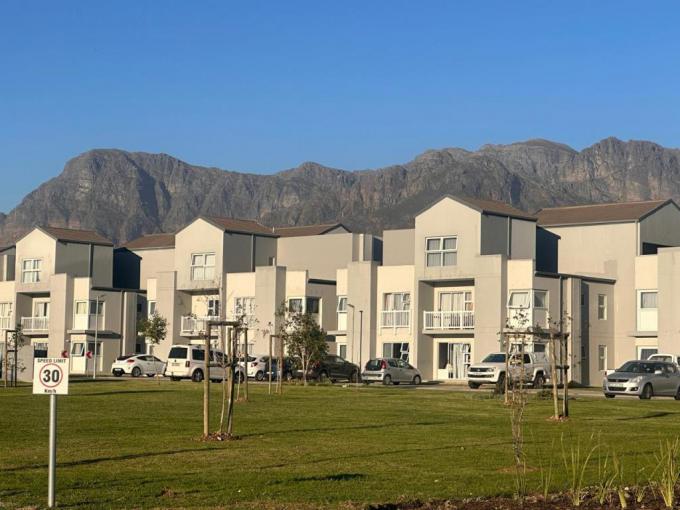 2 Bedroom Apartment for Sale For Sale in Paarl - MR634557