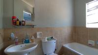 Main Bathroom - 4 square meters of property in Heuweloord