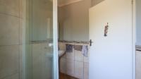 Bathroom 1 - 5 square meters of property in Heuweloord