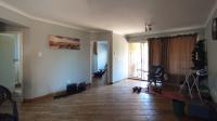 Lounges - 21 square meters of property in Heuweloord