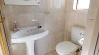 Main Bathroom - 3 square meters of property in New Germany 