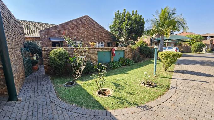 2 Bedroom Sectional Title for Sale For Sale in Doornpoort - MR634685