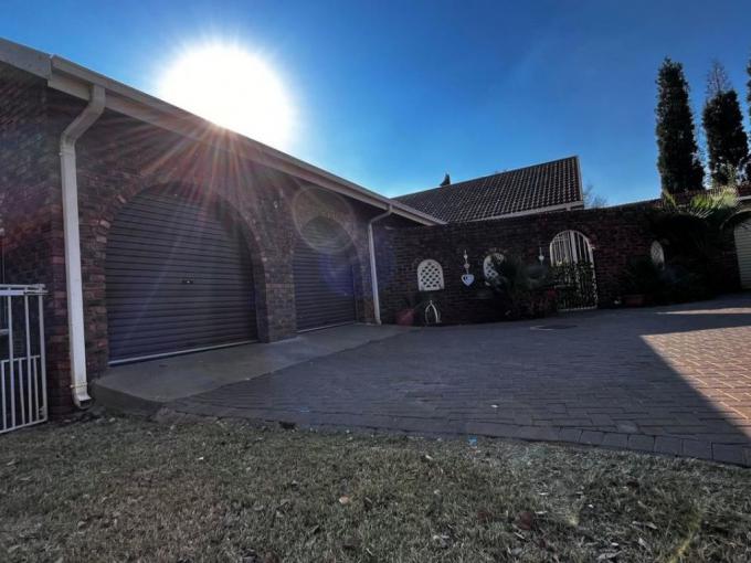 4 Bedroom House for Sale For Sale in Vanderbijlpark - MR634716