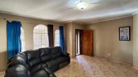 Lounges - 26 square meters of property in Brackendowns