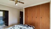 Main Bedroom - 17 square meters of property in Brackendowns