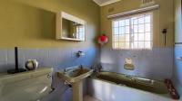 Main Bathroom - 5 square meters of property in Brackendowns