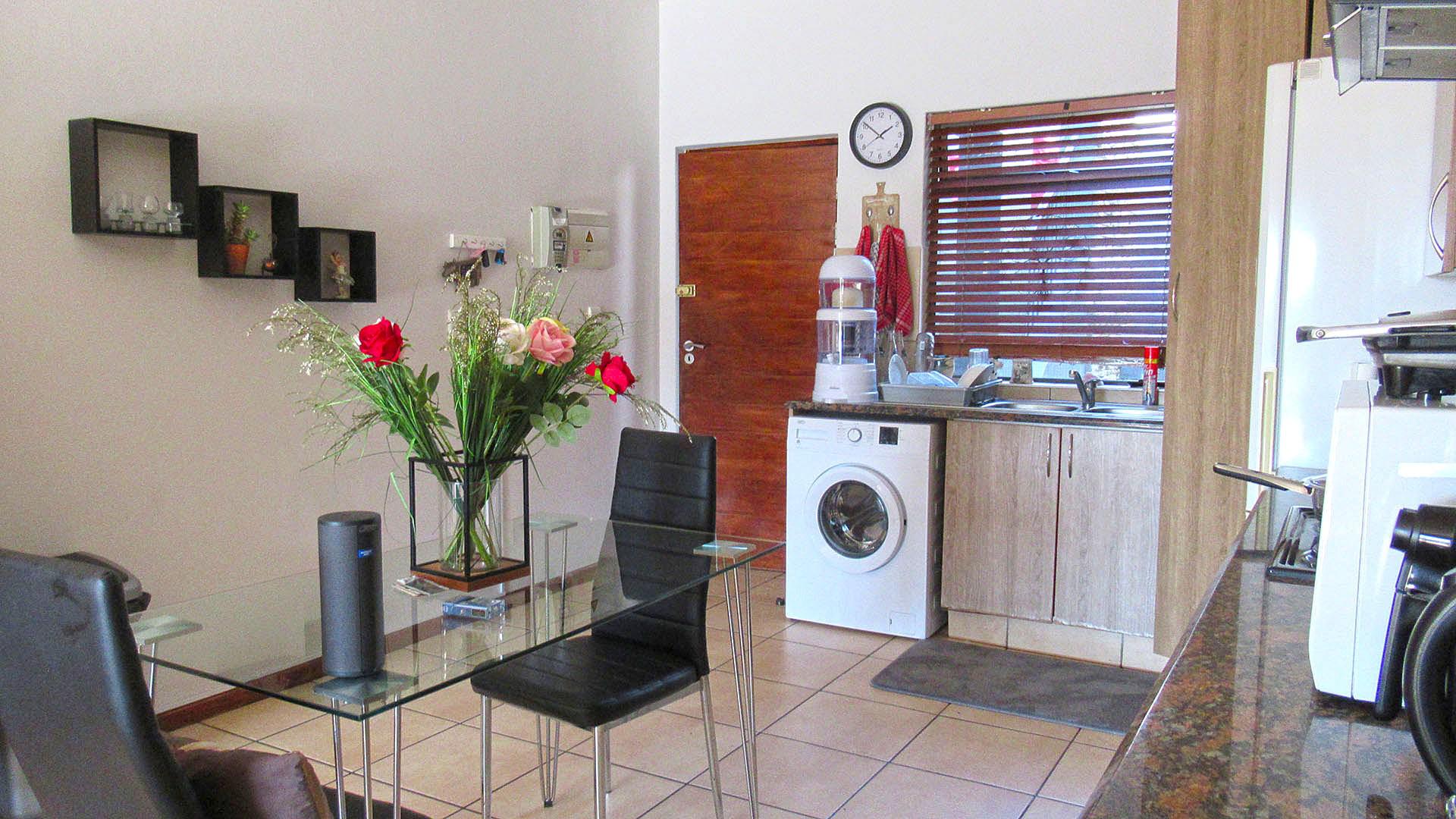 Kitchen - 18 square meters of property in Greenstone Hill